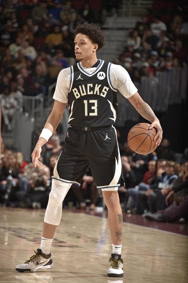 包含掘金主场力克奇才小里弗斯全能表现帮助球队取胜的词条