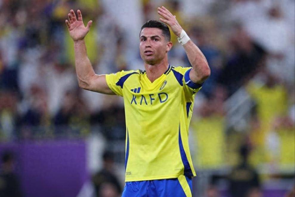 包含阿森纳遭遇争议红牌，C罗乘势反超比分完成逆转的词条