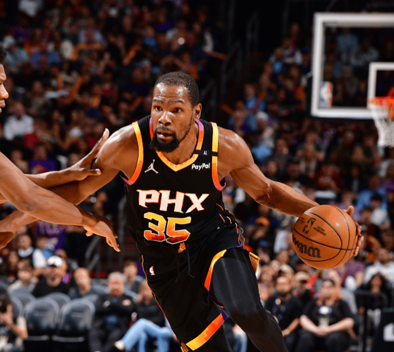  杜兰特在切尔西比赛中比分优势明显，惊险取胜引发热议！